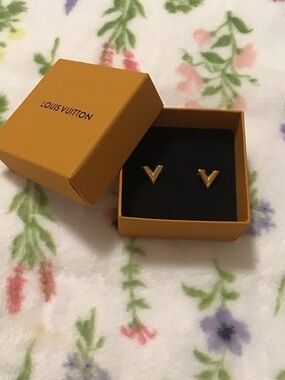 Louis Vuitton Gold V Stud Earrings - Women Jewelry